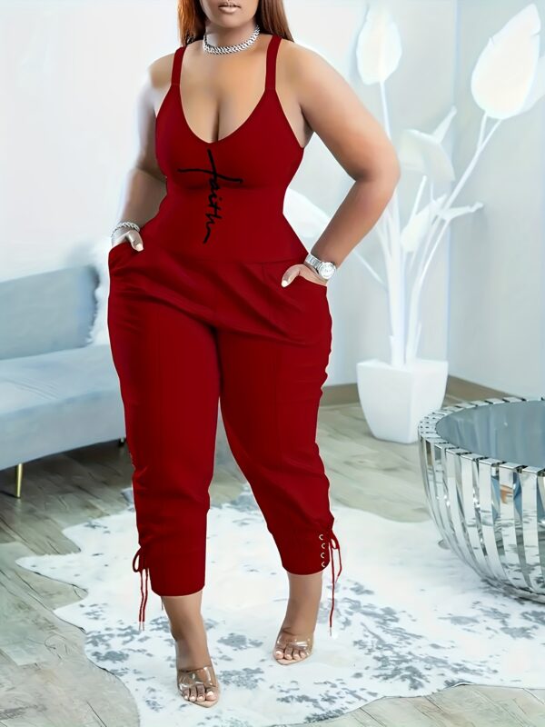 Macacão Sexy de Alças com Estampa Faith e Bolsos
